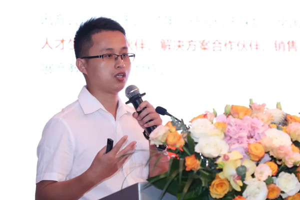 尊龙凯时人生就是搏邱韶杰